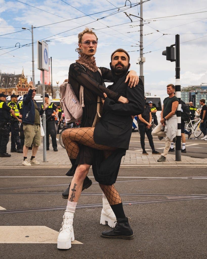 Gėjų manifestas: „Mes ištvirkinsime jūsų sūnus paversdami juos pederastais“
