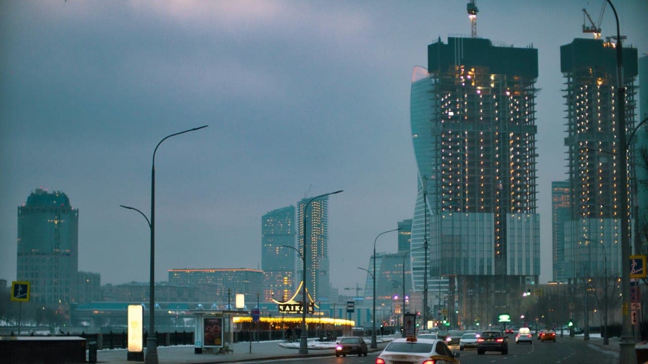 Rusijos centrinis bankas didina palūkanų normą iki 21 proc.