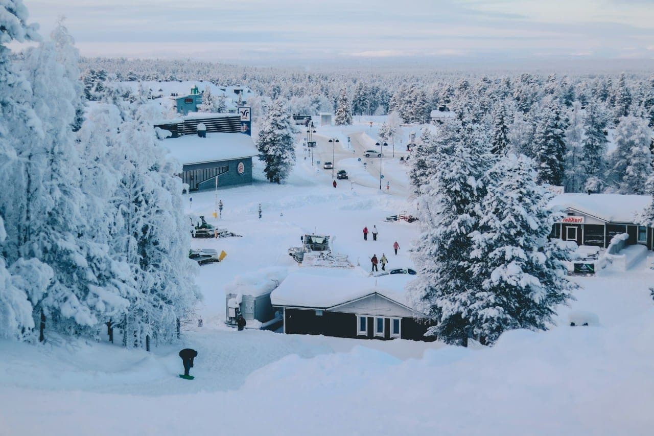 Suomijos kariuomenė įpareigojo dalį šeimų palikti namus