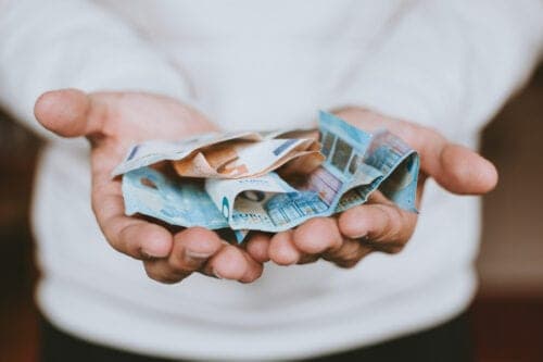Ar gali darbdavys išskaičiuoti iš atlyginimo? Teisininkė įspėja apie 7 darbdavių klaidas