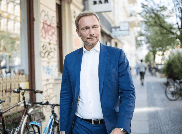 Buvęs Vokietijos finansų ministras ragina priimti „Bitcoin“ kaip rezervinę valiutą