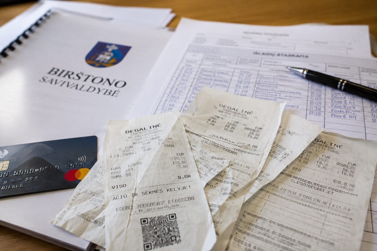 Naujos detalės Birštono „čekiukų“ byloje: tarp dokumentų – ir merės šeimos pėdsakas