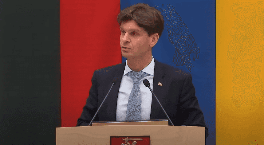 Ginčas Seime dėl Ukrainos vėliavos: Ignas Vėgėlė ragina gerbti Lietuvos simbolius