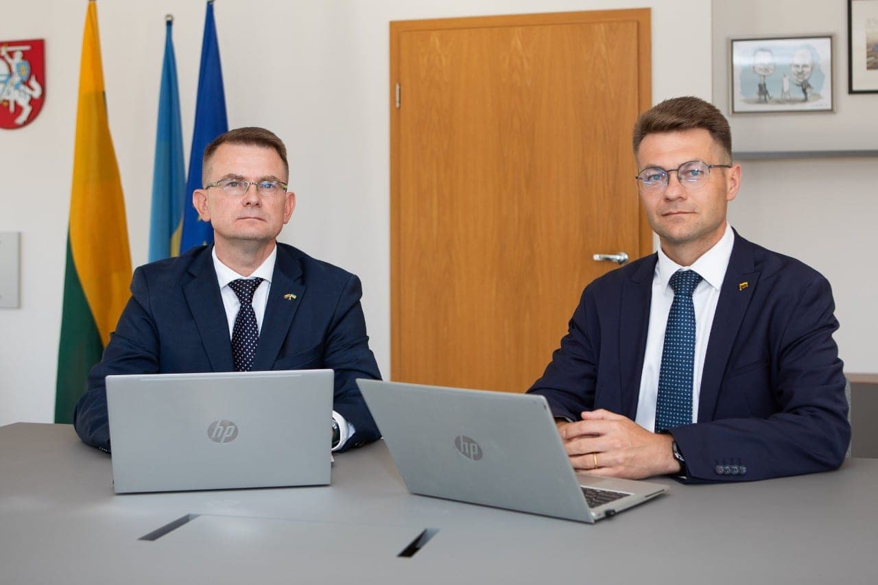 Ta pati mergelė tik kita suknelė: Dulkys krito, sveikiname naują Dulkį!