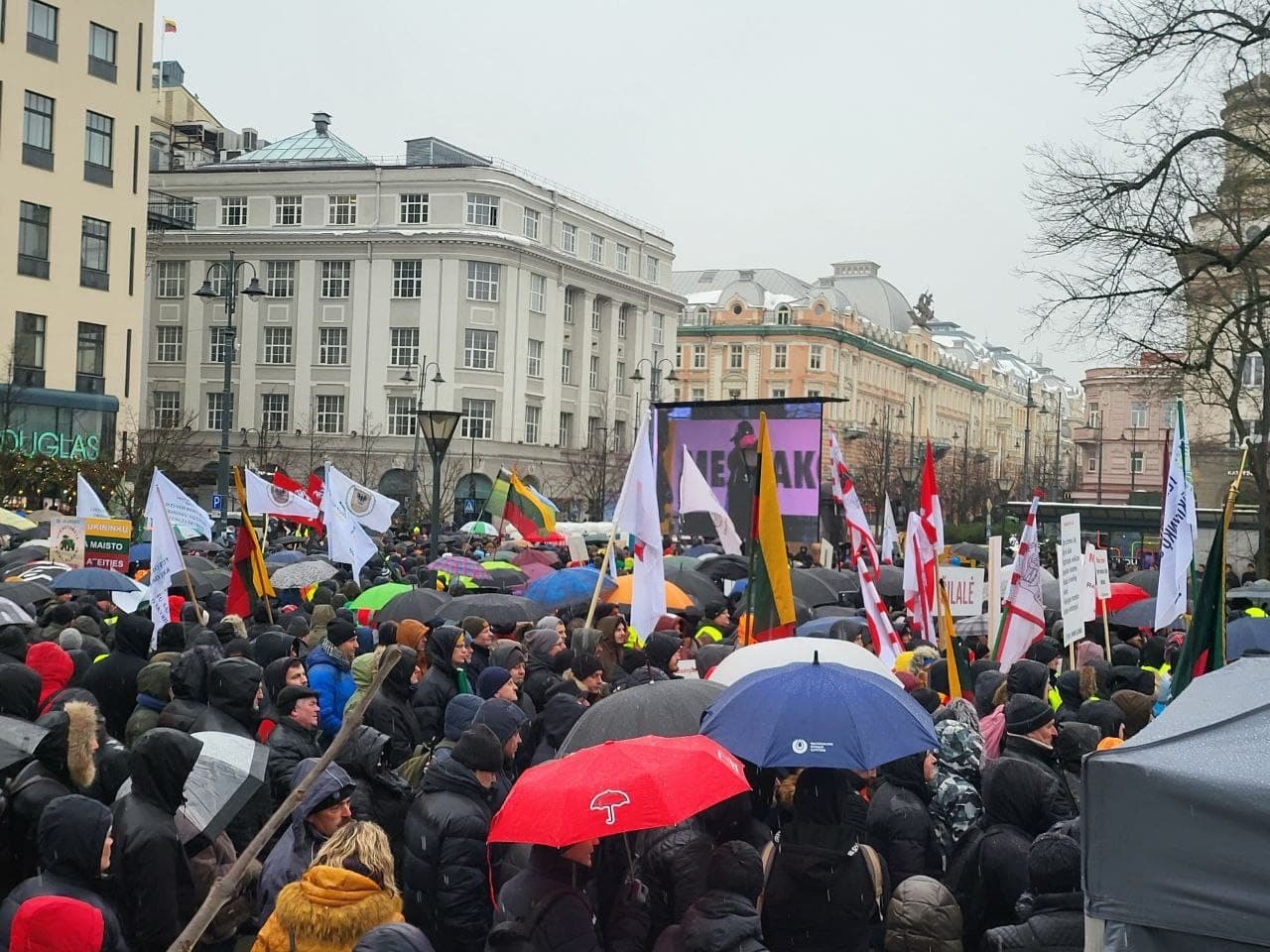Ūkininkų streikas, antra diena: prie Vyriausybės tūkstančiai žemdirbių (NUOLAT PILDOMA)