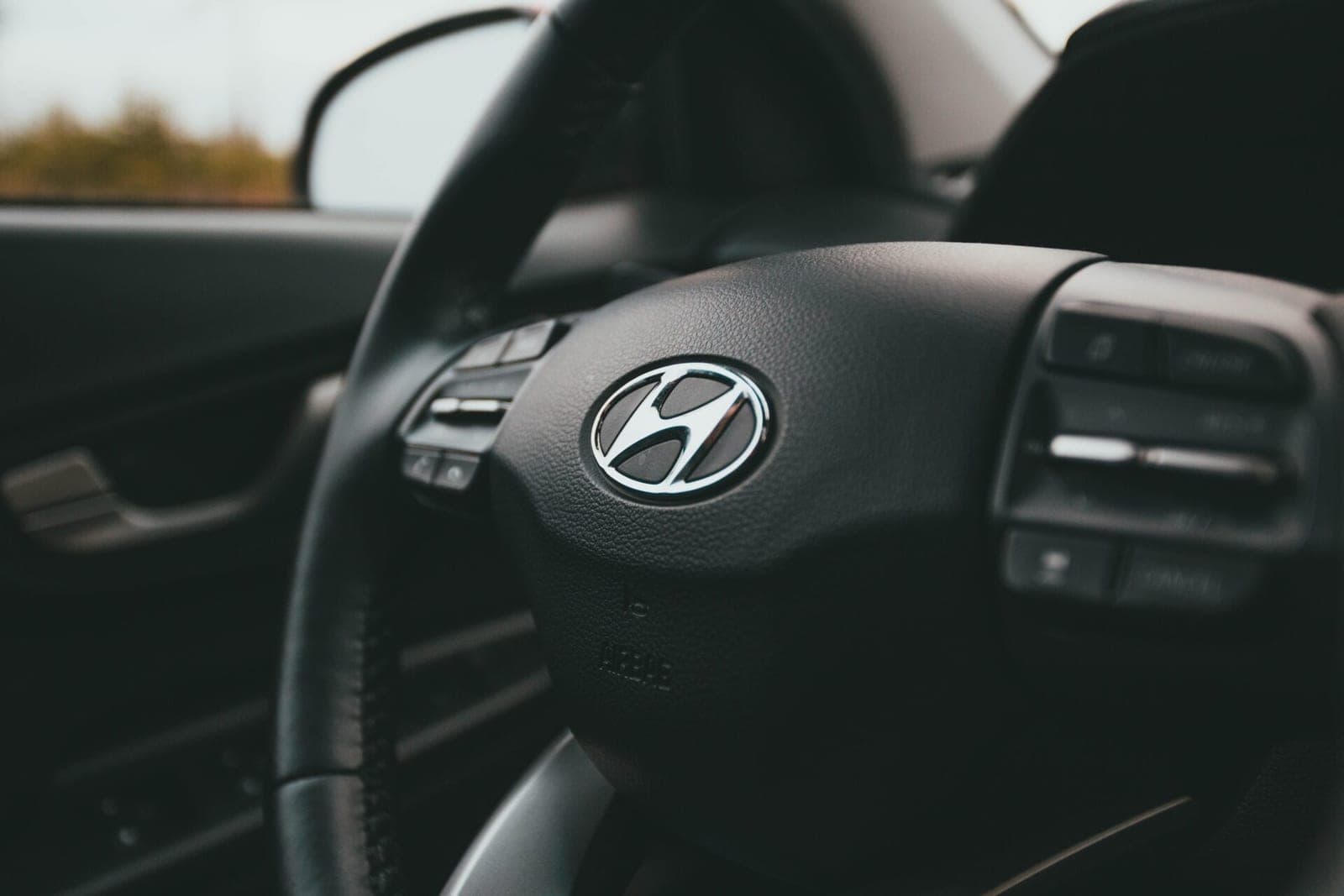 „Hyundai“ priversti iš pardavimų atsiimti per 2 milijonus automobilių
