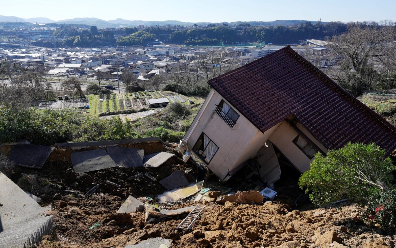 Žemės drebėjimas Japonijoje nusinešė mažiausiai 48 gyvybes