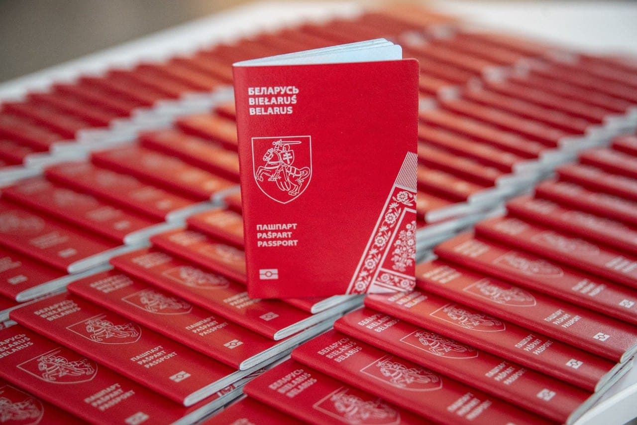 Lietuvius papiktino S. Cichanouskajos pristatyti „Naujosios Baltarusijos“ pasai