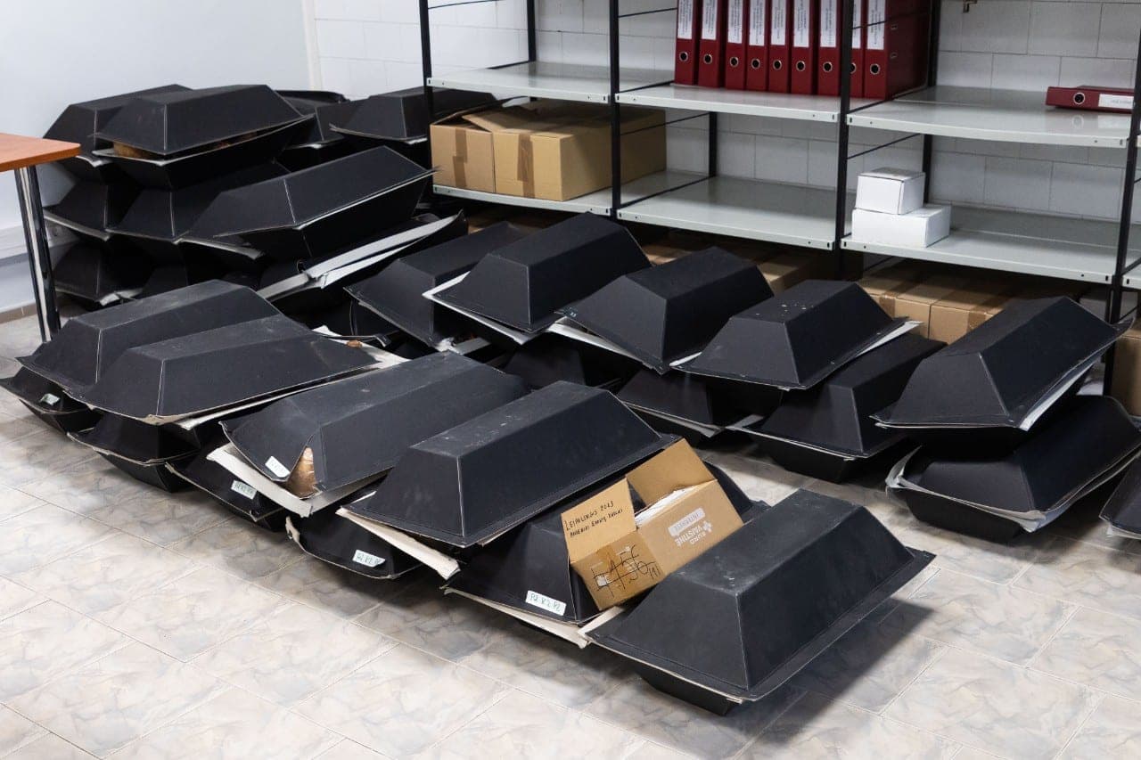 Lietuvos gėda: net tris metus Leipalingyje rastų partizanų palaikai buvo laikomi kartoninėse dėžėse