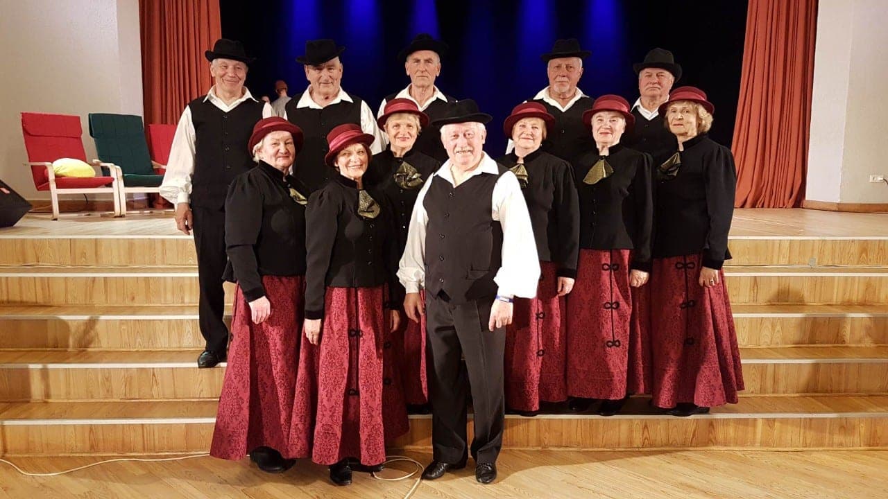 Šokantys Zarasų senjorai nestokoja humoro, pikantiškų nutikimų ir bando išsaugoti jaunystę