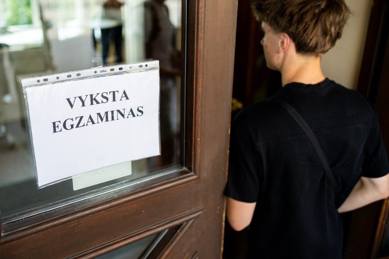 ŠMSM pristatė atnaujintą VBE užduočių rengimo tvarką: lietuvių kalbėjimas vyks vasarį, matematiką sudarys dvi dalys