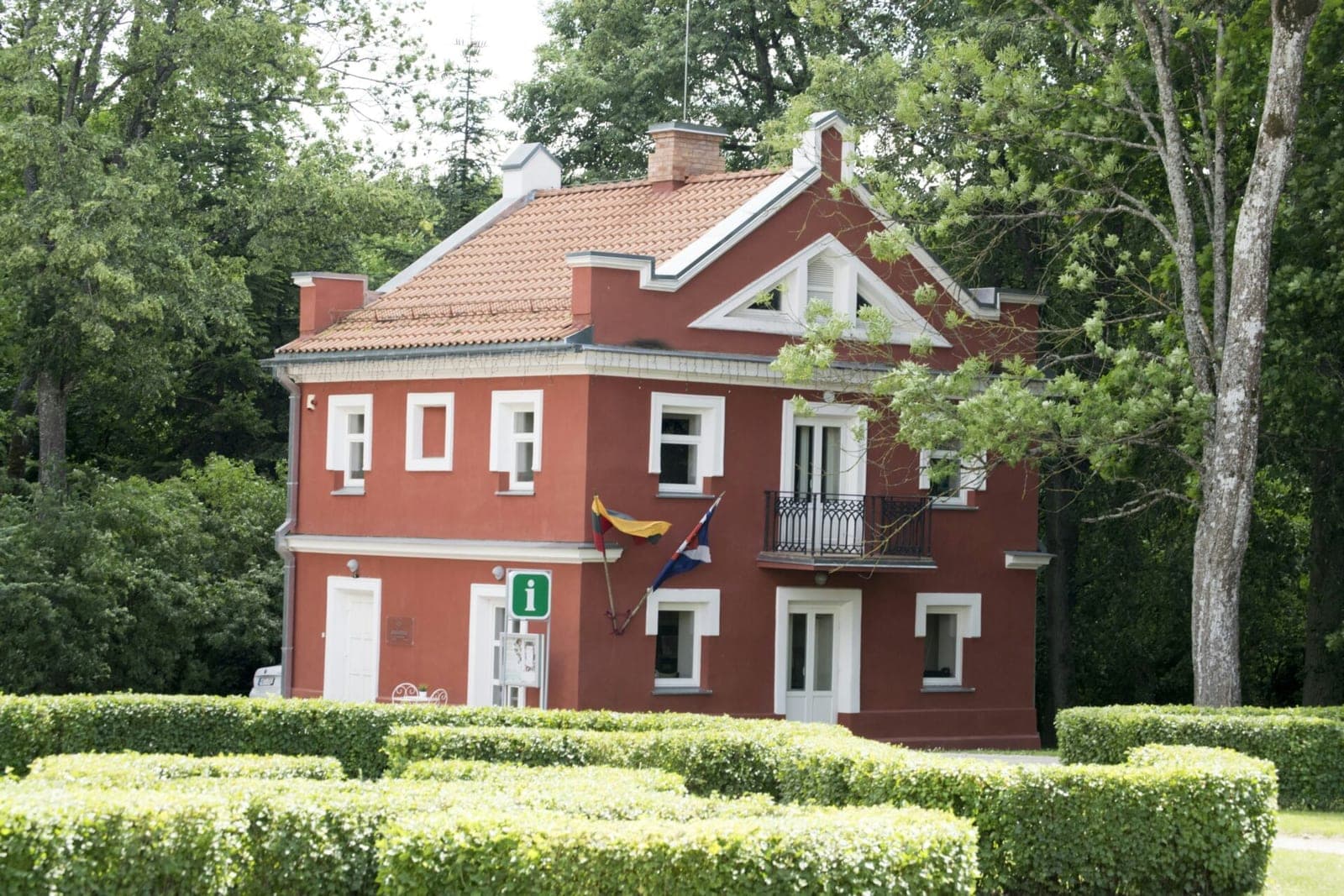 70 tūkst. eurų, žodiniai susitarimai ir artimi ryšiai: Raudondvario dvare – vis daugiau klausimų