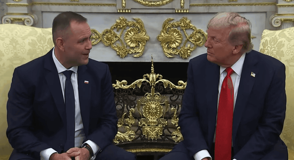 K. Nawrockio vizitas Baltuosiuose rūmuose: Trumpas žada Lenkijai daugiau JAV karių