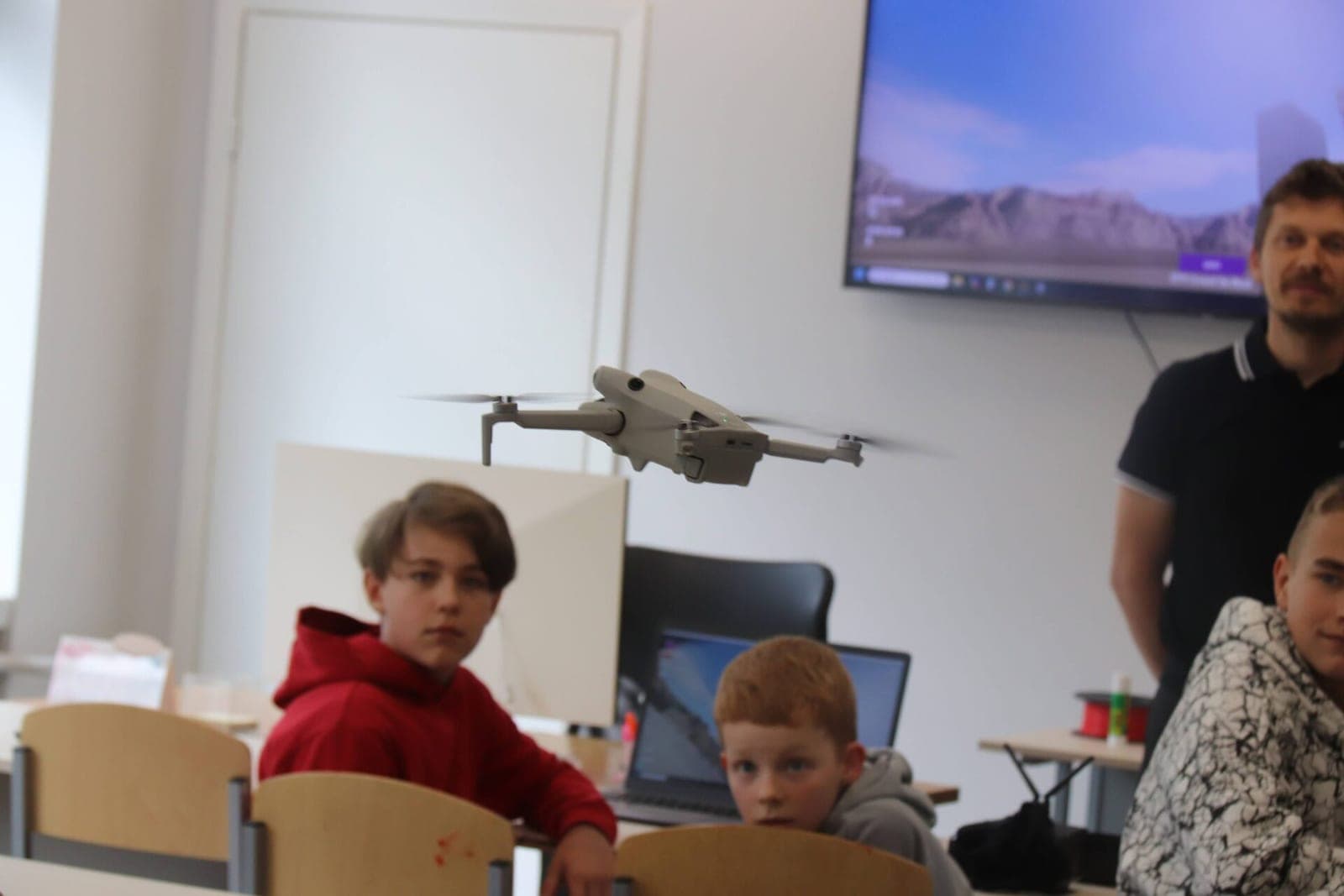 Panevėžyje atidarytas „Airtech“ dronų valdymo mokymų centras – kviečia vaikus ir suaugusiuosius
