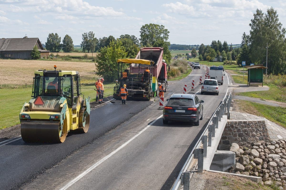 Pakruojo rajone prasideda ilgai lauktas kelio remontas: daugiau nei 11 km ruožas kainuos 5,5 mln. eurų
