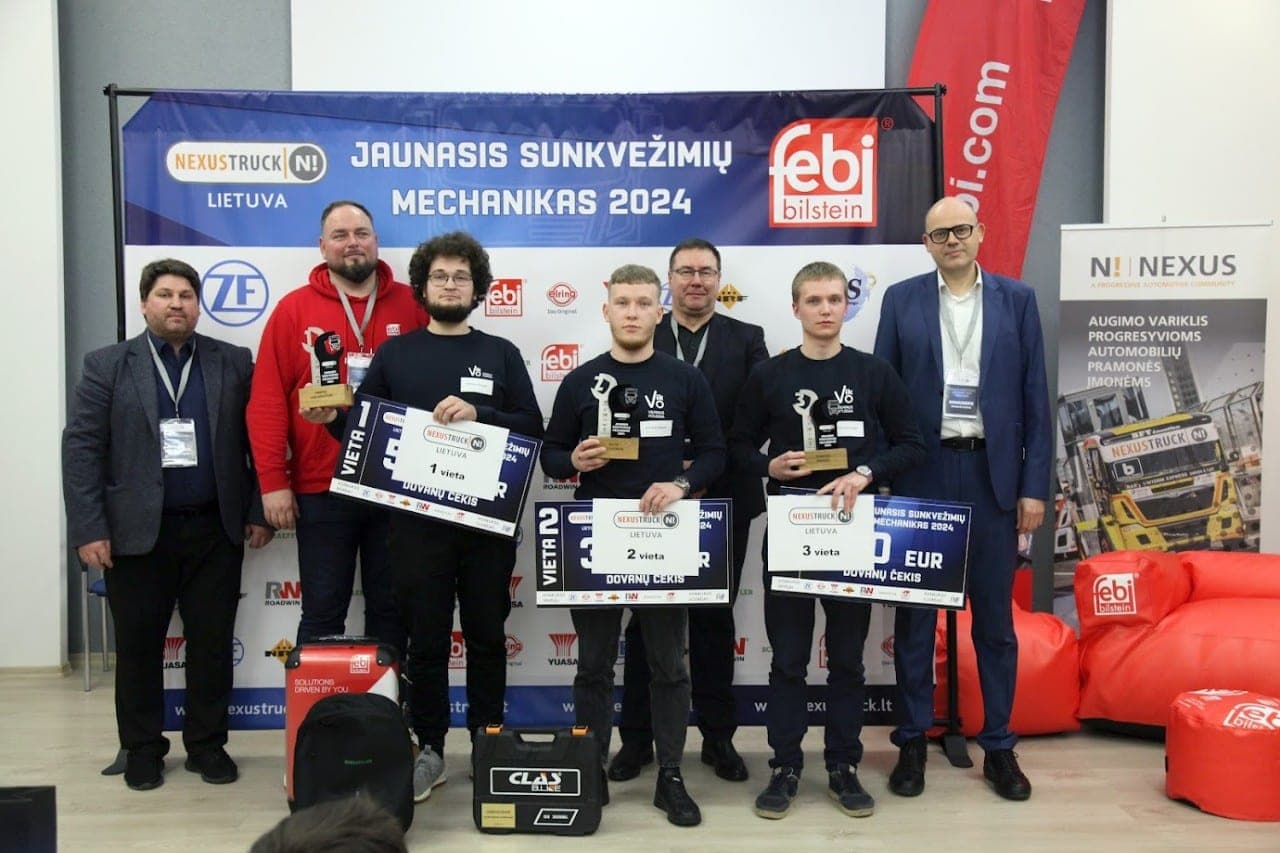 Sunkvežimių mechanikų konkursas: studentai kovoja dėl čempiono titulo