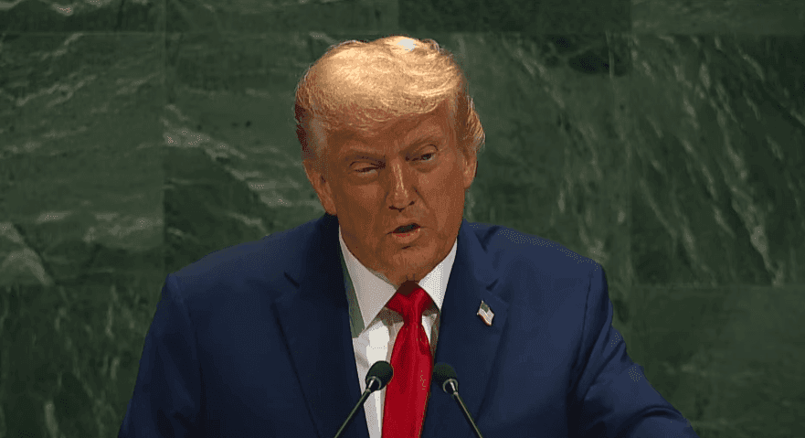 JT teigia, kad dėl neveikiančio eskalatoriaus ir suflerio D. Trumpo kalbos metu kalta jo komanda