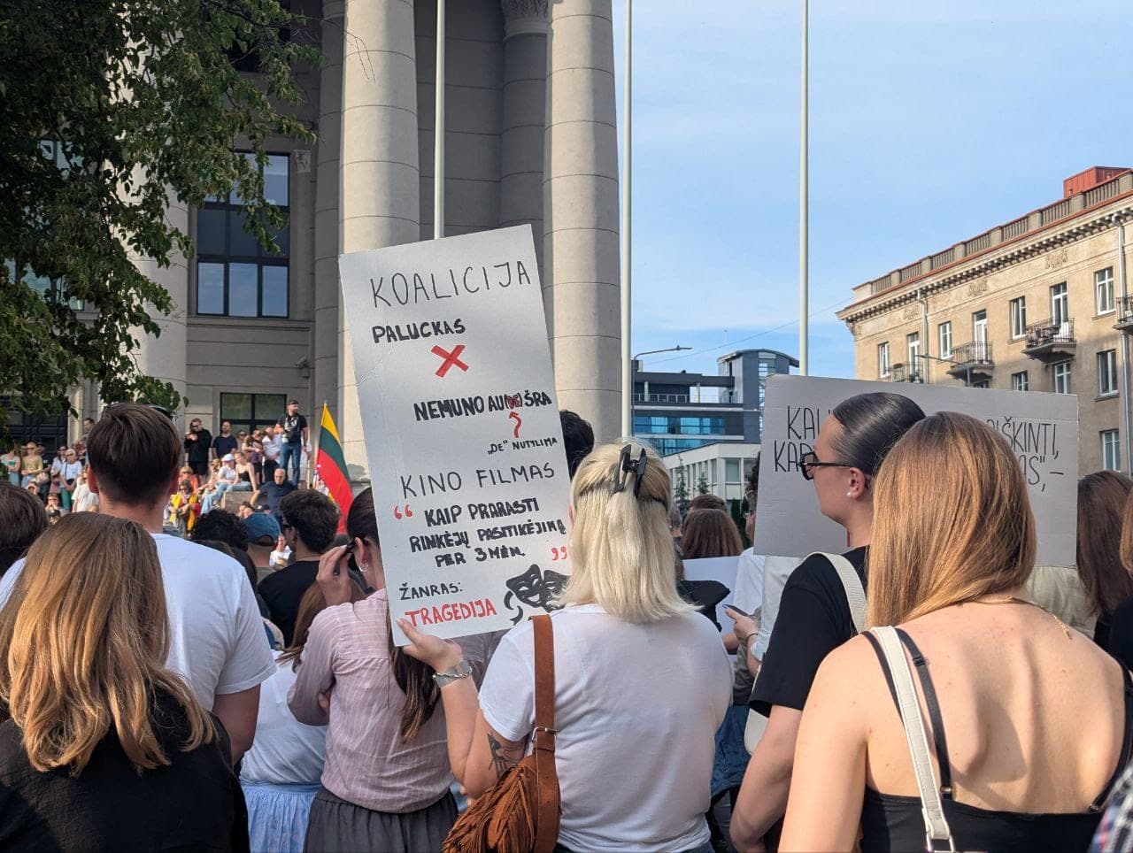 Vilniuje prasidėjo protestas „#Sureikšminkim“ - jaunimas verčia G.Palucką?
