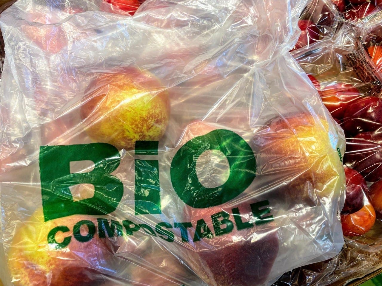 Prekybos centruose nebelieka plastikinių maišelių, verslas priverstas sukti galvą ir dėl kitų aplinkosauginių rodiklių