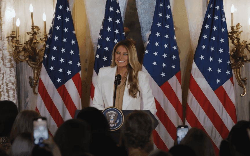 Melanijos Trump pastangos davė vaisių: aštuoni Ukrainos vaikai grįžo pas tėvus