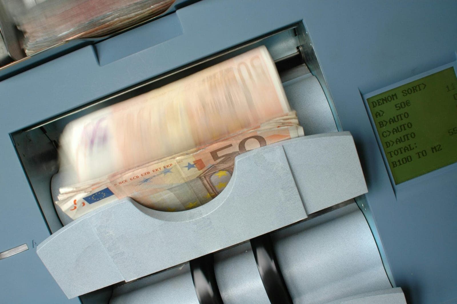 Bankai savęs neskriaus: kyla PVM, kyla ir paslaugų kainos