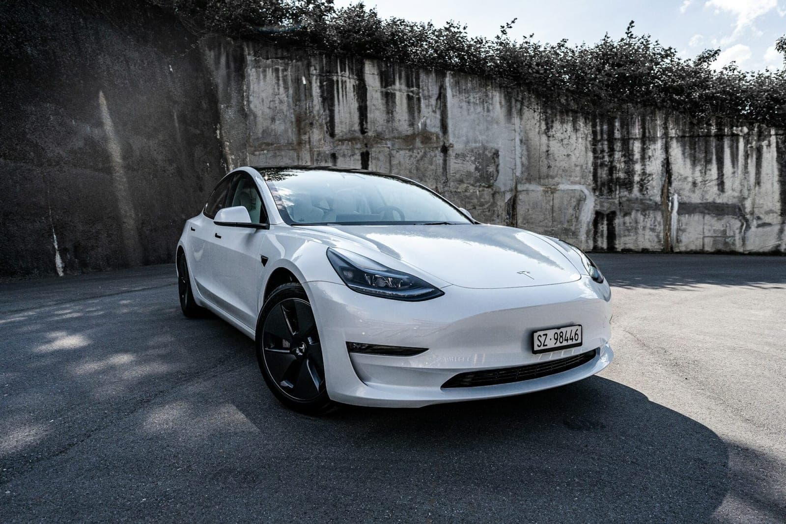 Iki 99 proc. elektromobilių baterijų ardomos nelegaliai