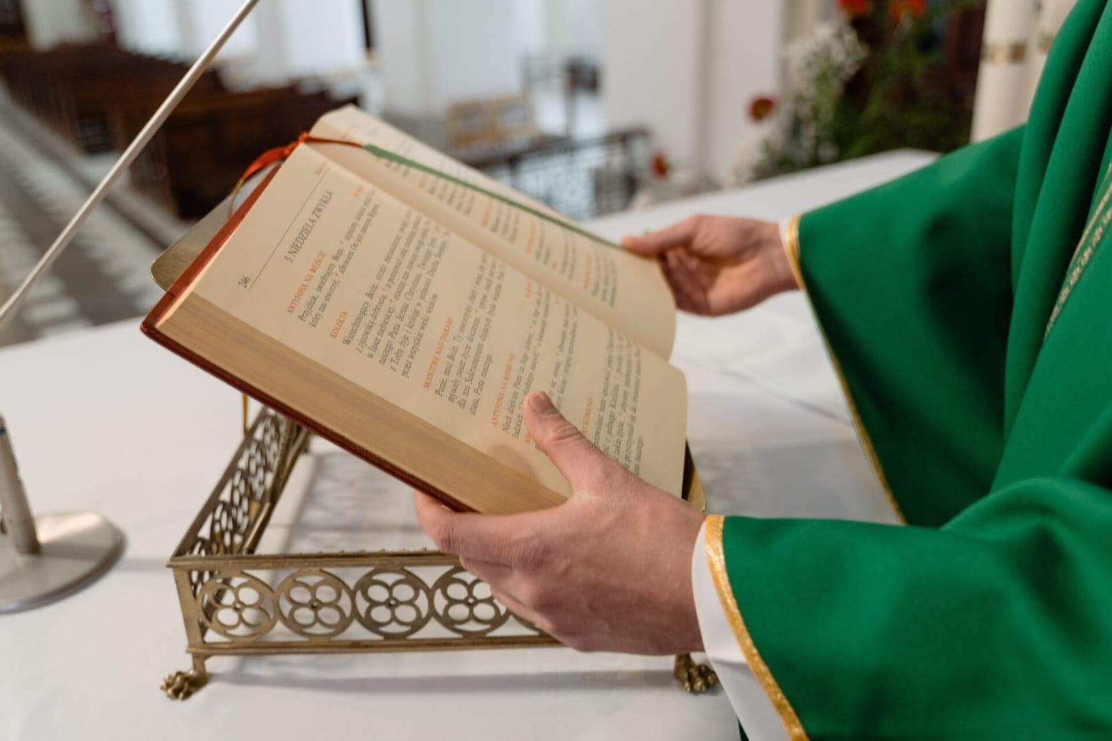 Nebėra nieko švento: DI jau žengia net ir į bažnyčią