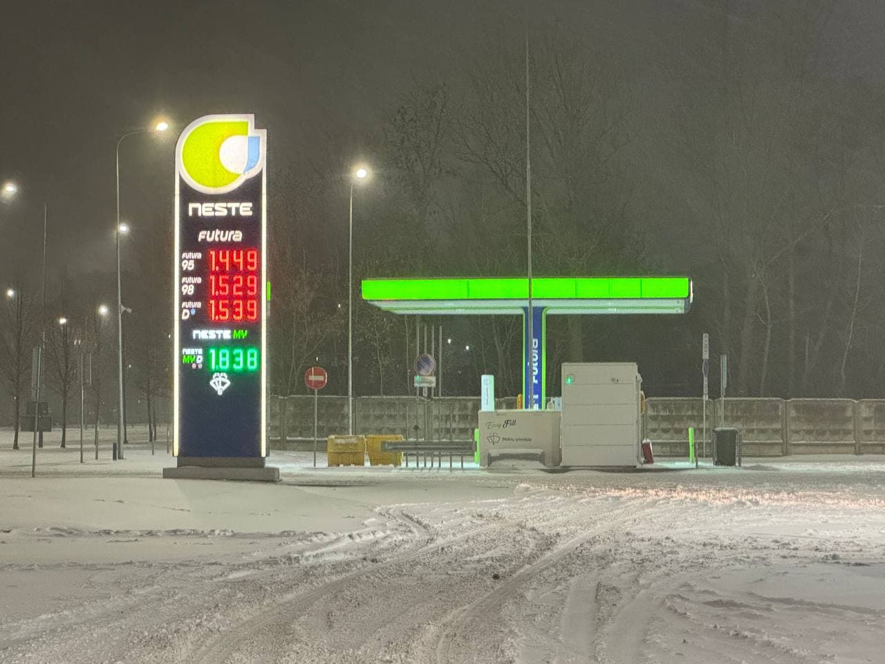 Viltis miršta paskutinė: ar degalai Lietuvoje atpigs?