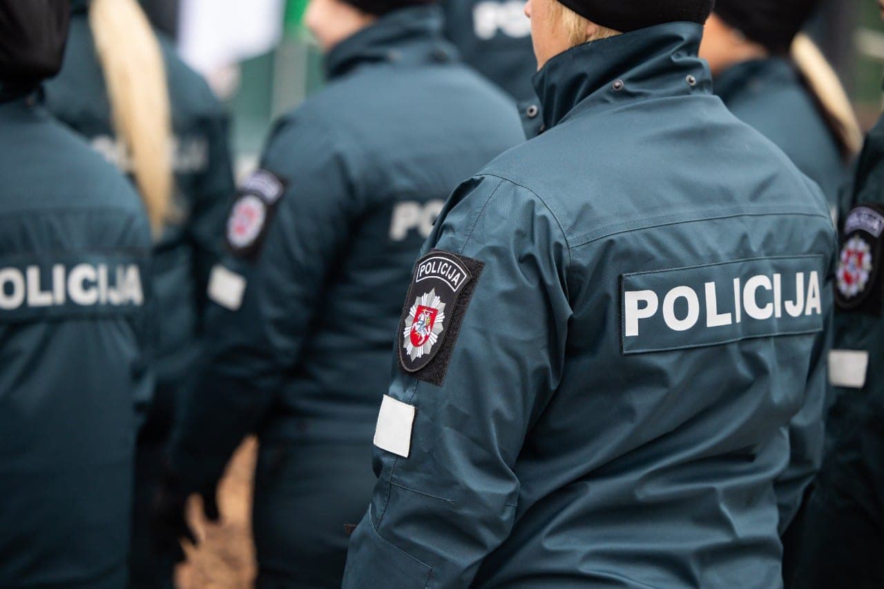 Prokuroras moterį nušovusiom policininkui D. Šerpyčiui siūlo skirti 2 metų laisvės apribojimą