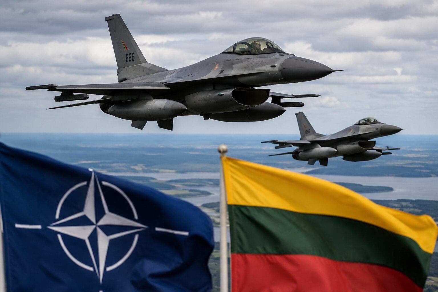 NATO pertvarko misiją Baltijos šalyse: ką tai reiškia Lietuvai?
