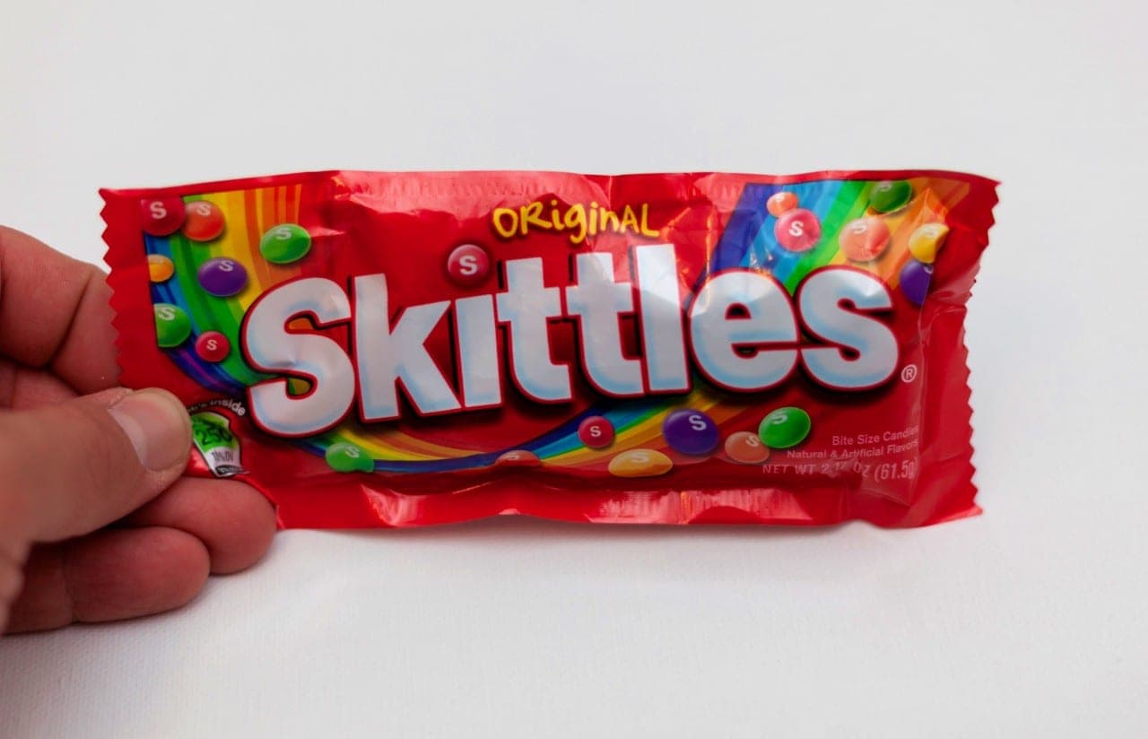 Populiariuose saldainiuose „Skittles“ – toksiški chemikalai