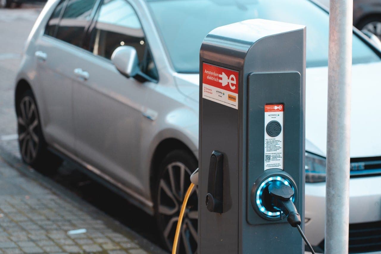 Kauno mažos taršos zonoje su iššūkiais susiduria ir elektromobilių vairuotojai