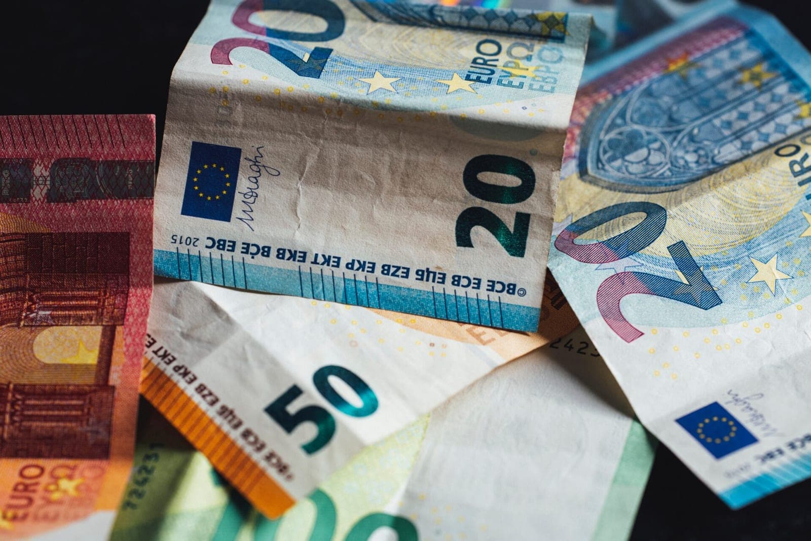 Patikrinta: Lietuva tarp labiausiai vidurinė klasę apmokestinančių šalių visoje ES
