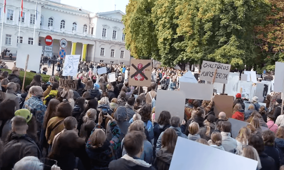 Protestų maratonas Lietuvoje: pareigūnai, vežėjai, kultūrininkai, sportininkai, mokytojai – kas toliau?