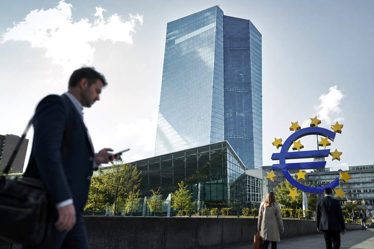 Infliacija euro zonoje smuko iki 2,8 proc.: ECB gavo priežastį sustoti, bet rugsėjį gali tekti vėl kelti palūkanas