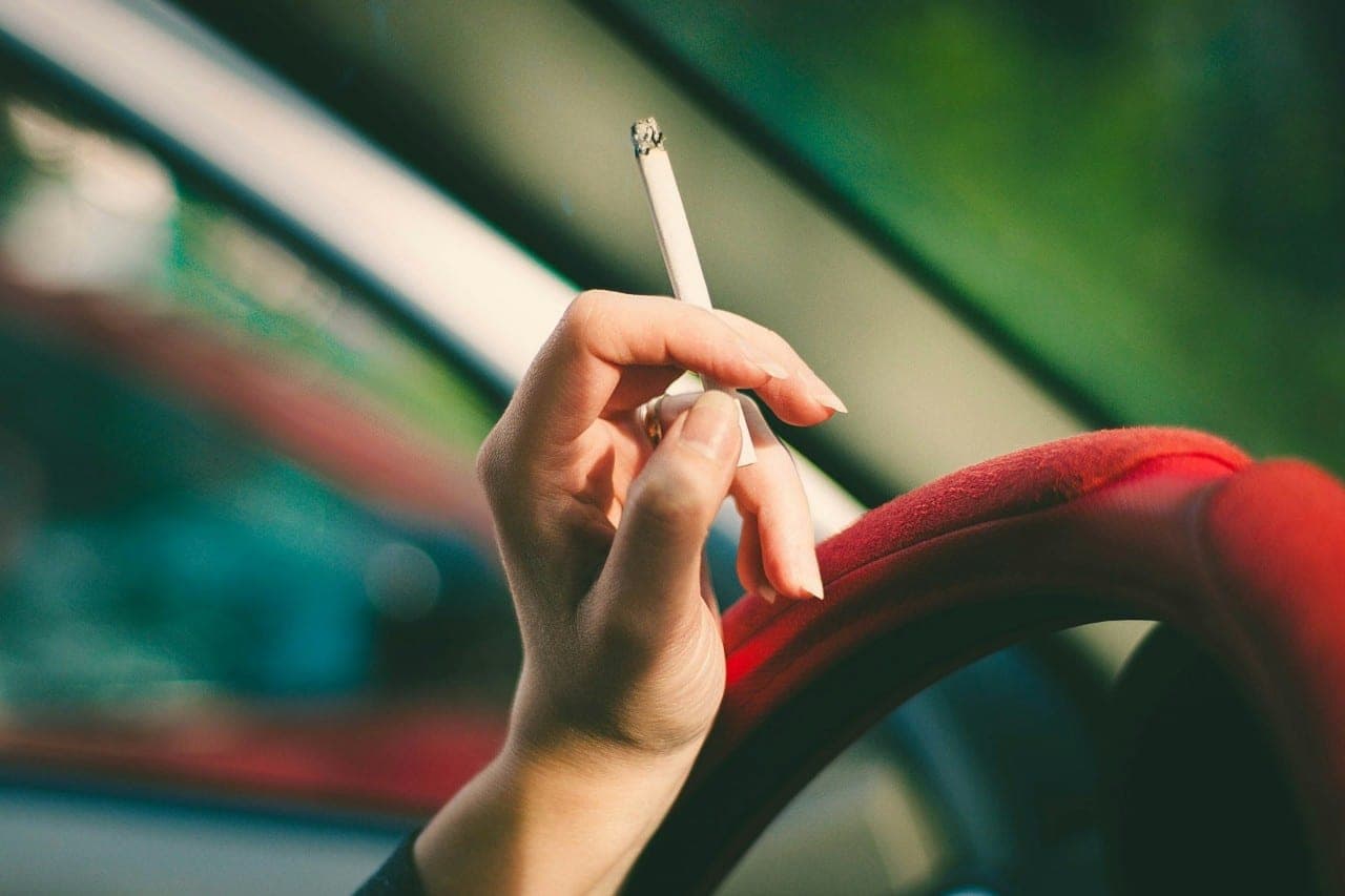 Rūkote privačiame sklype? Galite pažeisti kaimynų teises