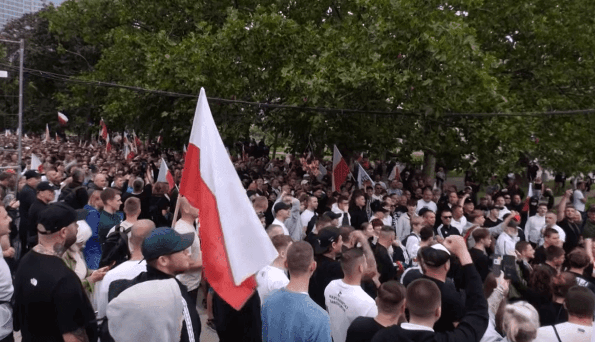 Imigracijos klausimas kursto aistras Lenkijoje: šimtai protestų ir kontrprotestų