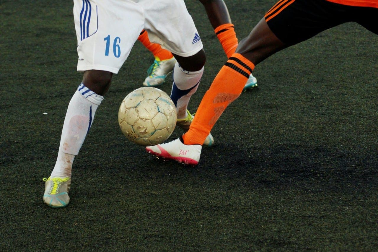 Futbolas skendi rasizmo sriuboje: „beždžionėmis“ vadinami net ir geriausieji