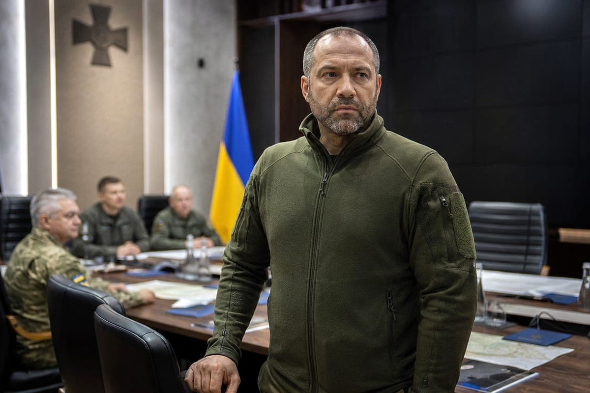 Ukrainos gynybos ministeriją perėmė Jevhenas Chmara: M. Fedorovo atleidimas sukėlė politinę krizę ir protestus