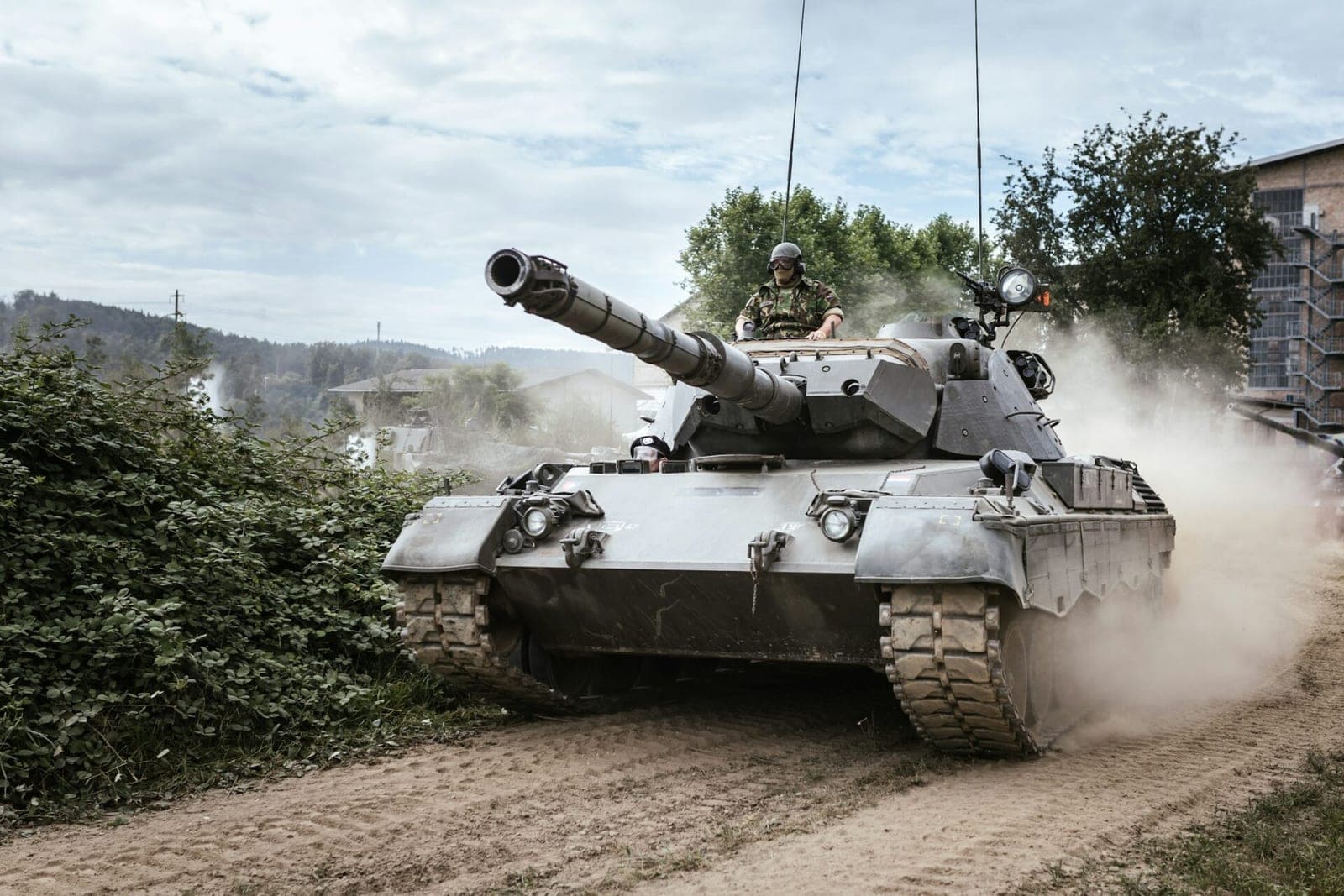 Lietuva su šiaurės šalimis pirks šarvuotas pėstininkų kovos mašinas CV90