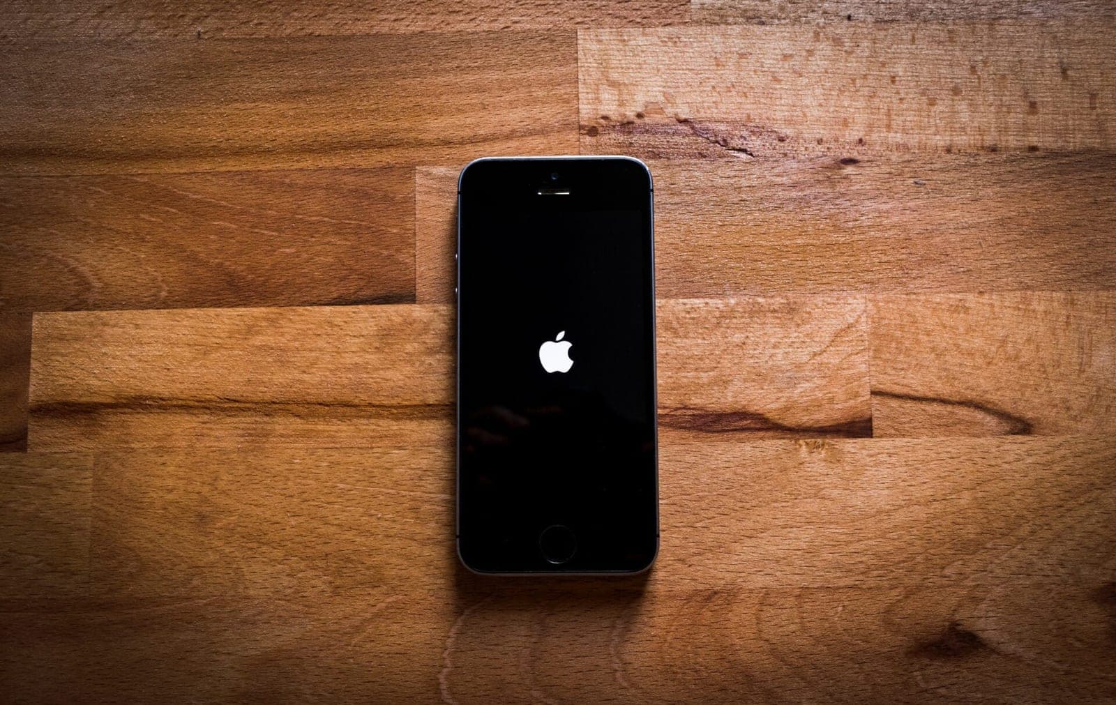 „Apple“ siekia išvengti žinučių skaitymo ir šnipinėjimo