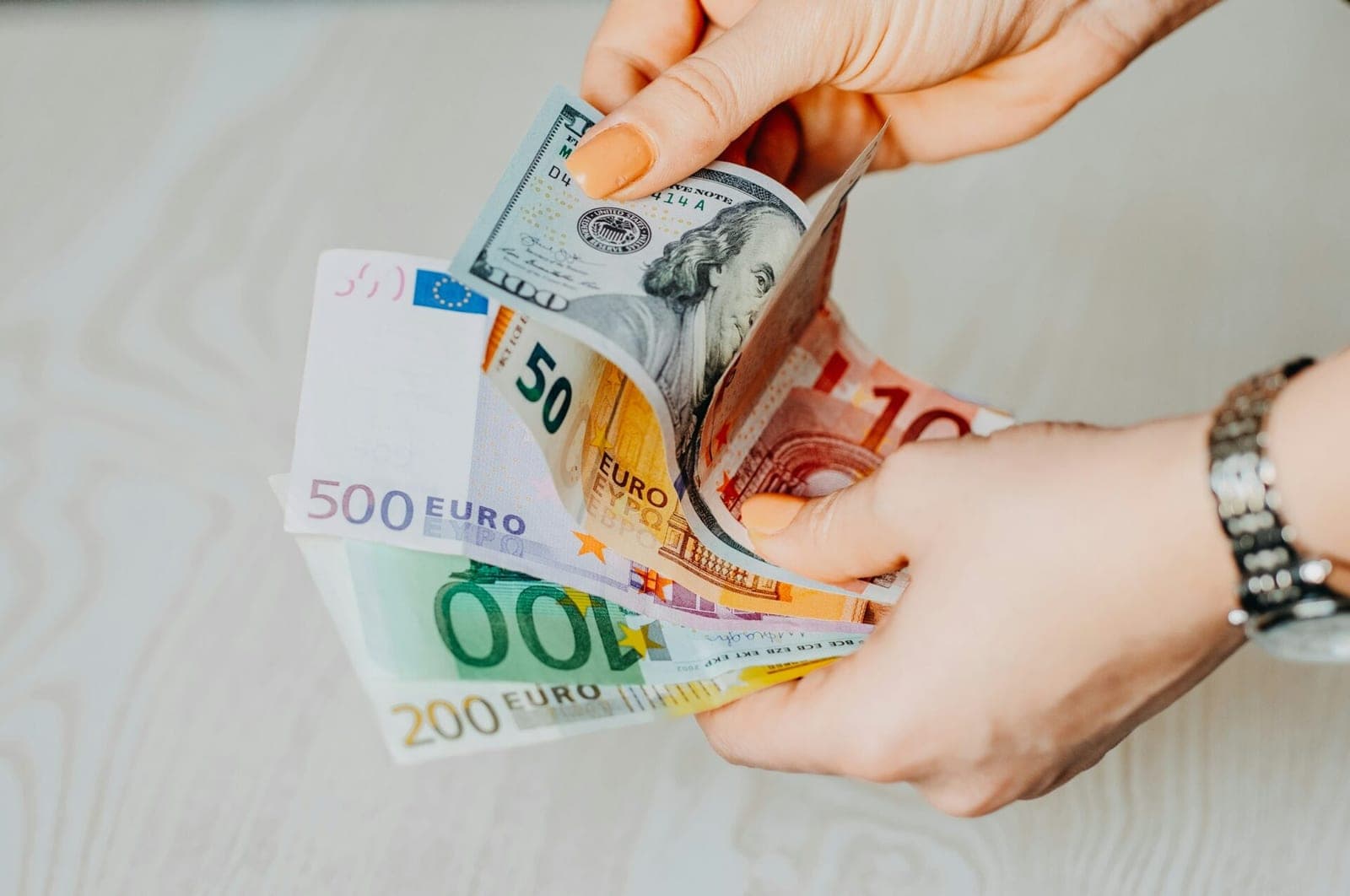 Siūloma įvesti 1000 eurų ribą skolinimui per nekilnojamojo turto kreditų platformas