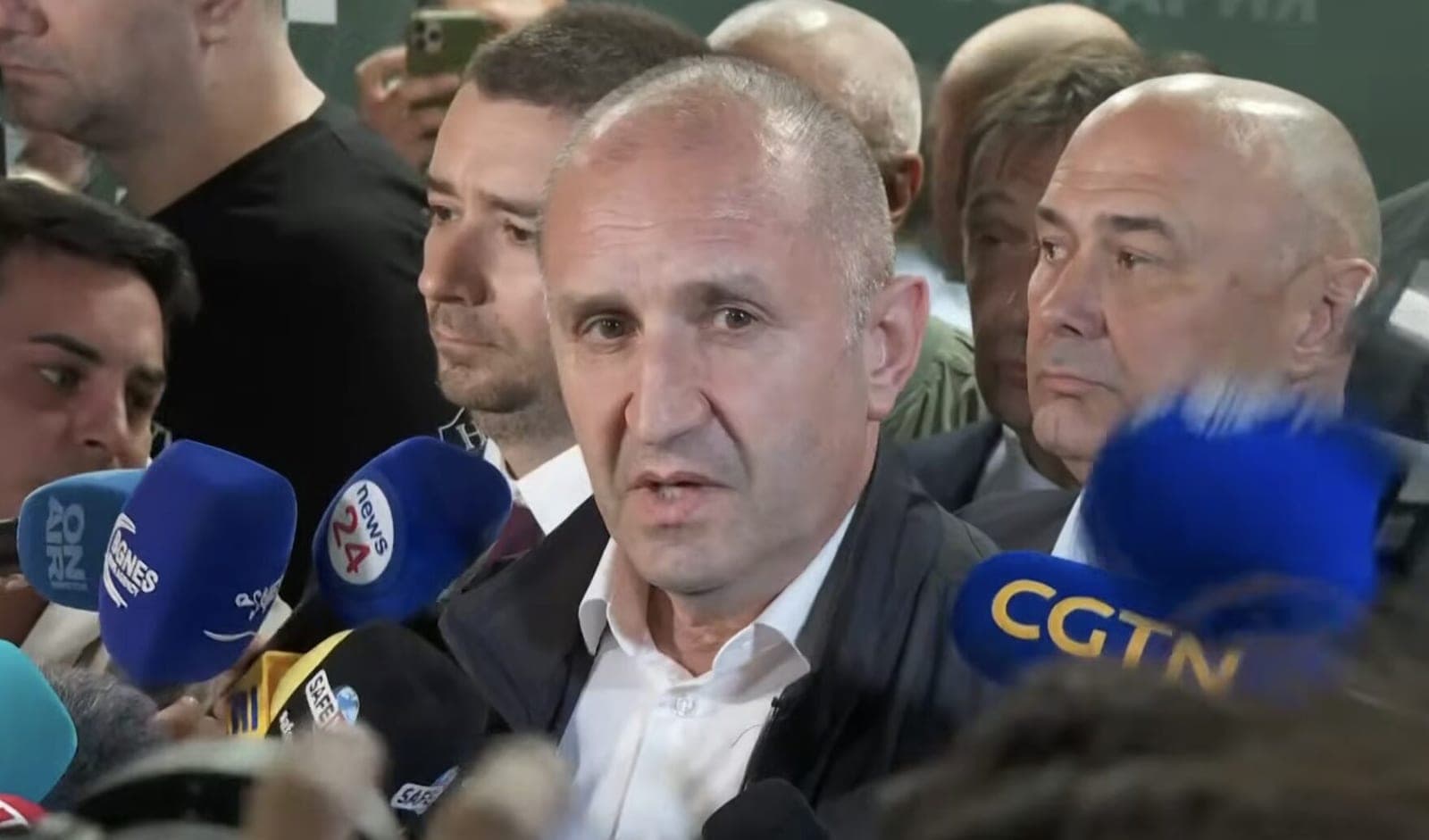 Bulgarijos rinkimuose pirmauja R. Radevas: kritiškai vertina paramą Ukrainai ir kalba apie pokyčius