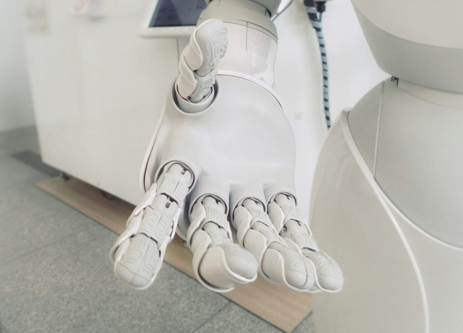 Mokslininkai įspėja, kad dirbtinio intelekto robotai yra „nesaugūs“ asmeniniam naudojimui