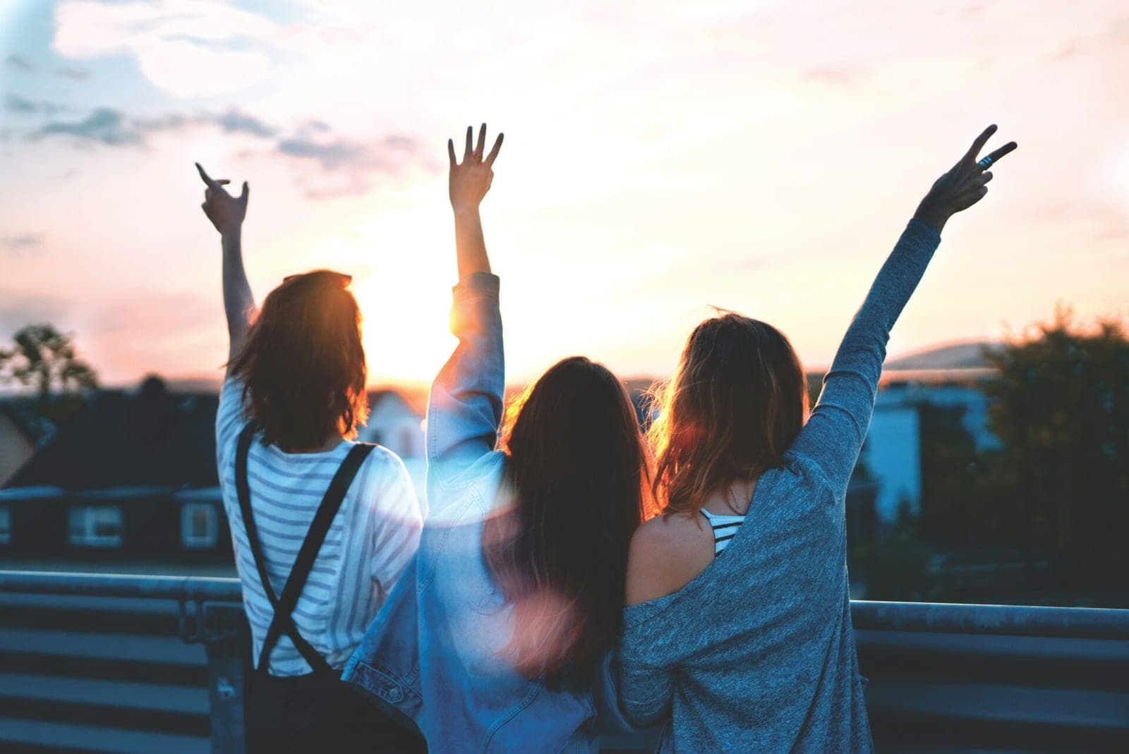 Kai vaikui sueina 18, bet jis dar mokinys: kas iš tiesų pasikeičia tėvams?