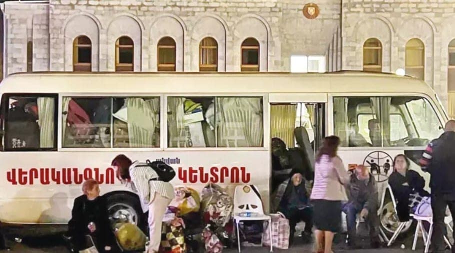 Paskutinis autobusas iš Karabacho... Armėnai evakavo regioną