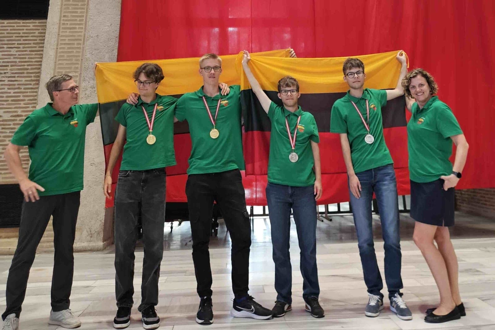 Lietuva vėl pasaulio viršūnėje: geografijos olimpiadoje – keturi medaliai ir čempionų titulas