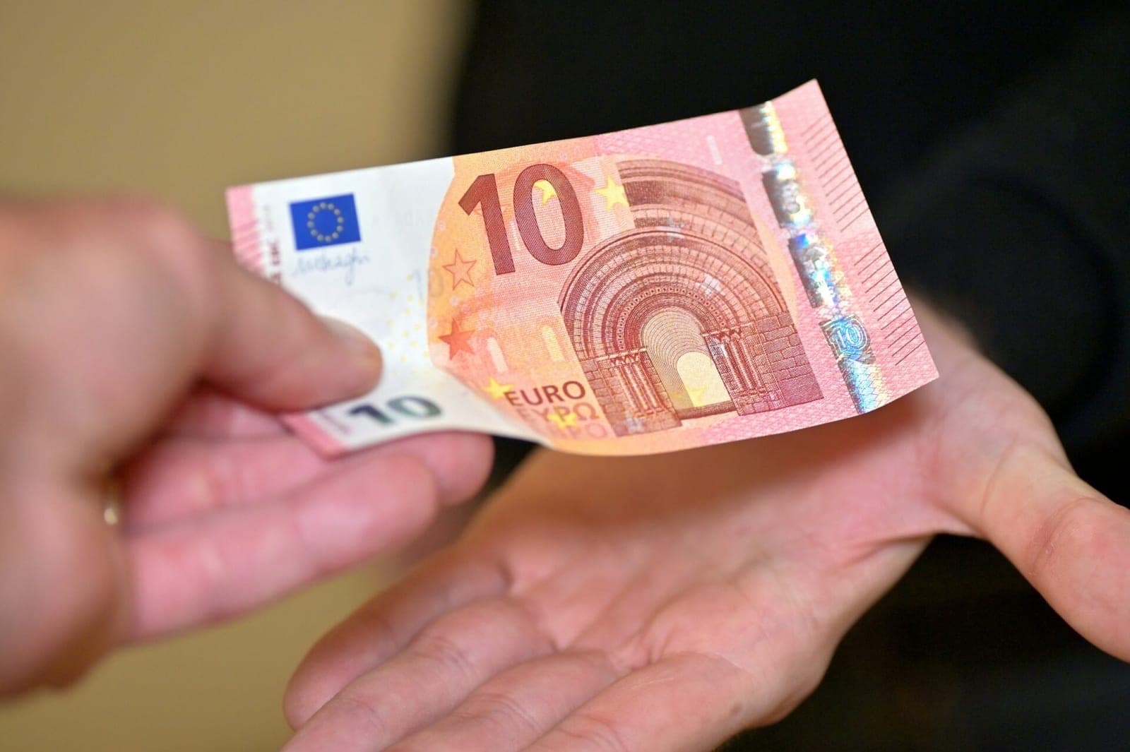 Mokesčių paradoksas: kol kitose šalyse jie mažinami, Lietuvoje mokesčiai ir vėl augs