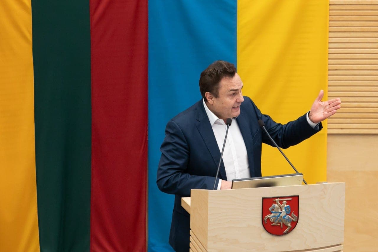 Konservatorių inicijuota apkalta opozicionieriui Petrui Gražuliui, su vadinamosios opozicijos pagalba, pavyko