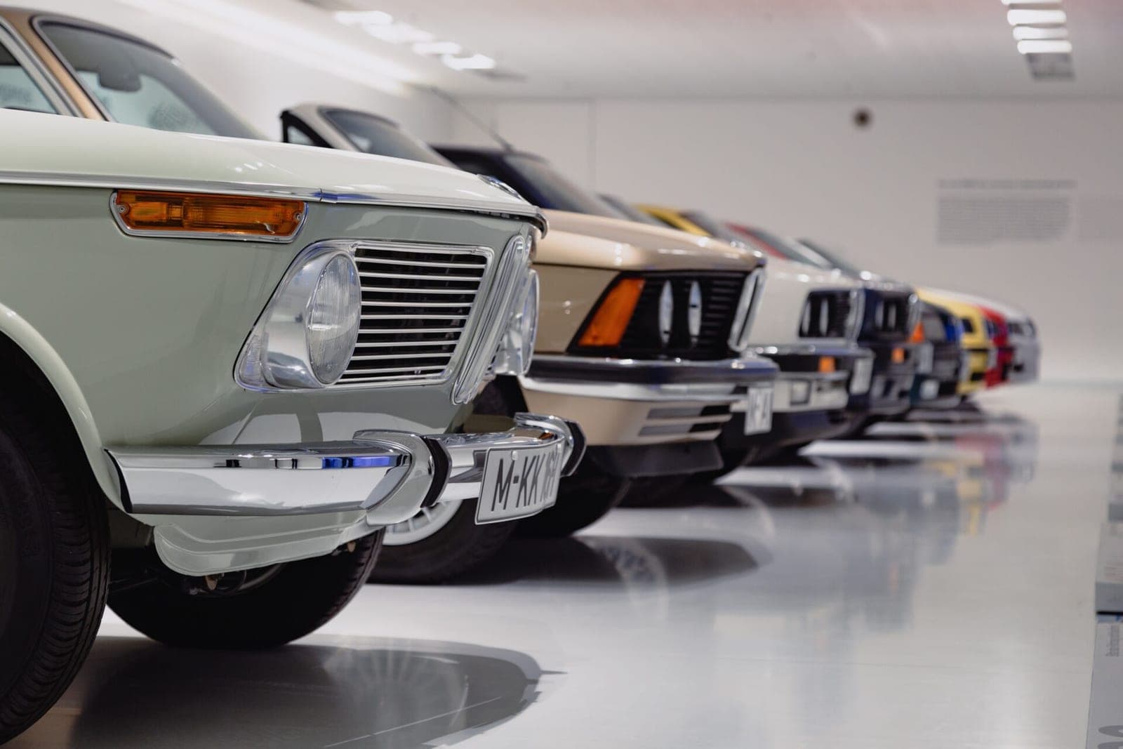 Stilingi automobiliai – geros mados akcentas